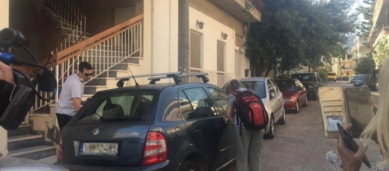 Έγκλημα στα Γλυκά Νερά: Στη μητέρα της Καρολάιν η μητέρα του Μπάμπη - Με το μωρό στην αγκαλιά (φωτο)